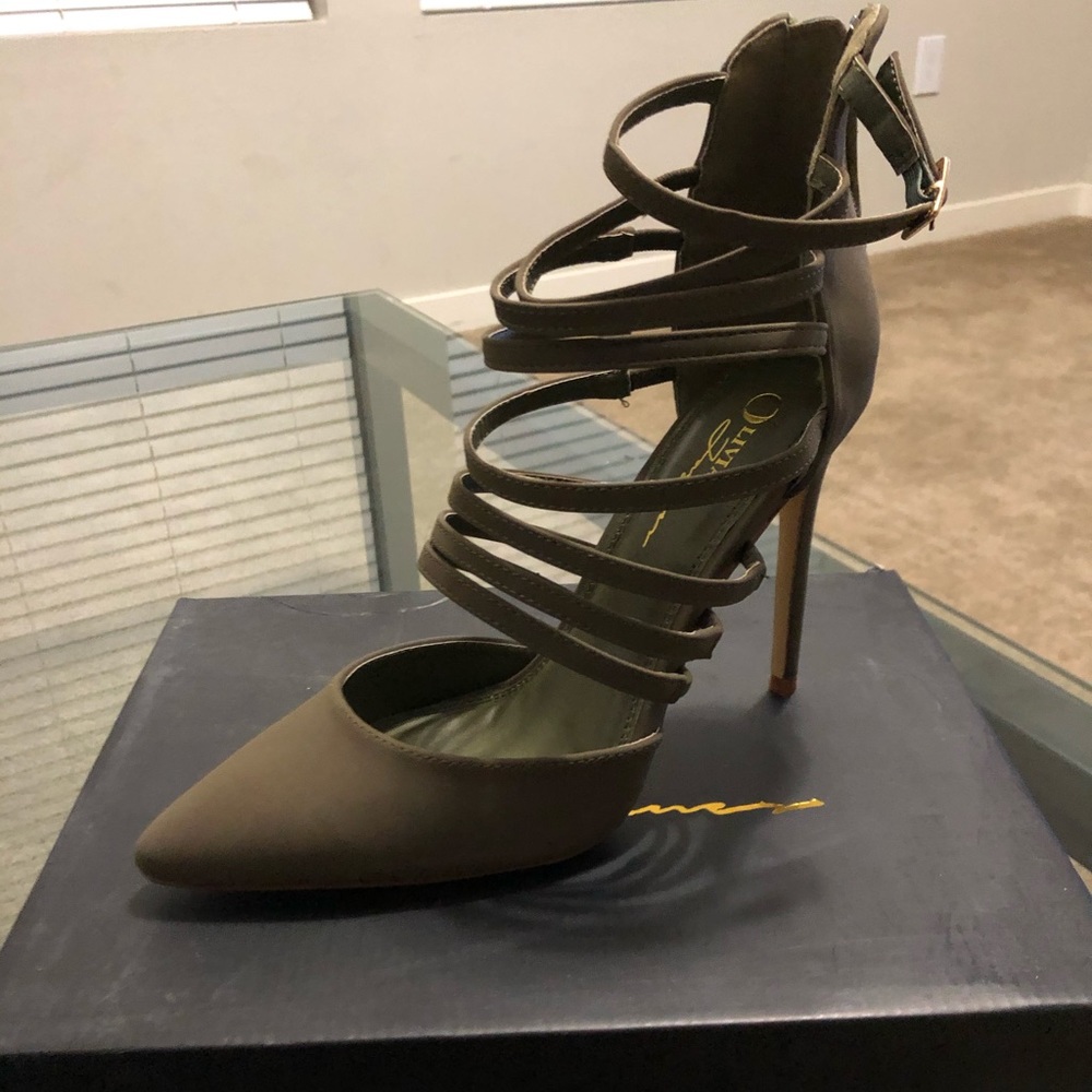 BNWB Akita Heels